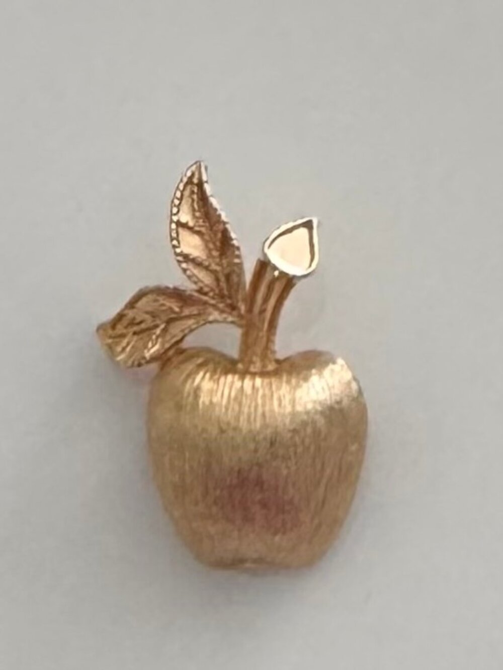 Vintage Avon Gold Tone Apple Brooch Pin Textured Dimensional Leaves